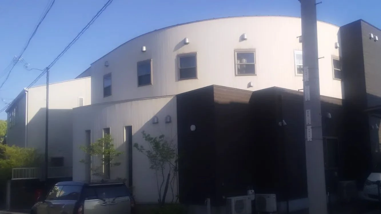 #屋根工事 #立てハゼ葺き #外壁工事 #外壁スパンドレル ...